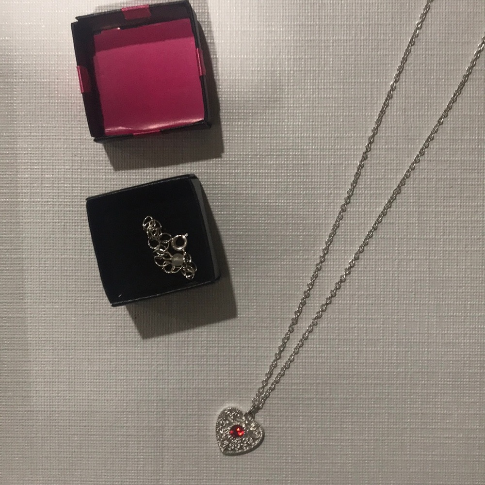 Silver heart necklace!